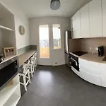 Cocon Cosy Verdoyant - Private Parking Apartment *