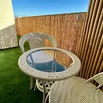 Cocon Cosy Verdoyant - Private Parking Apartment *